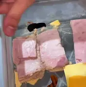 Operação em Copacabana descarta 30 kg de alimentos e remove 1 tonelada de entulho
