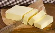 Por que não substituir margarina por manteiga na confeitaria?