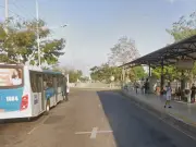 Ufac suspende aulas e prefeitura negocia contrato após apreensão de ônibus
