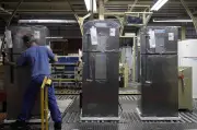 Whirlpool fecha fábrica de refrigeradores no México e transfere produção
